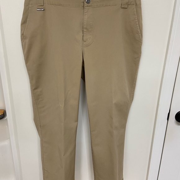 Lauren Active L-RL Ralph Lauren Pants - Women's Lauren Active Ralph Lauren L-RL Tan Capri’s size 12